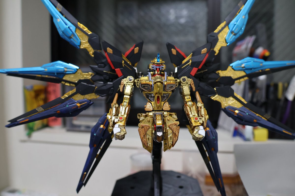 gunpla_akio's tweet photo. MGEXストフリ、ボディフレームの重厚感がエグすぎ。ドラグーンのメタリックブルーの2色は果たして上手くまとまるのか！笑
次は肩部ですぞ！

#ストライクフリーダム
#MGEX 
#ガンプラ初心者 https://t.co/wga27vO1OX