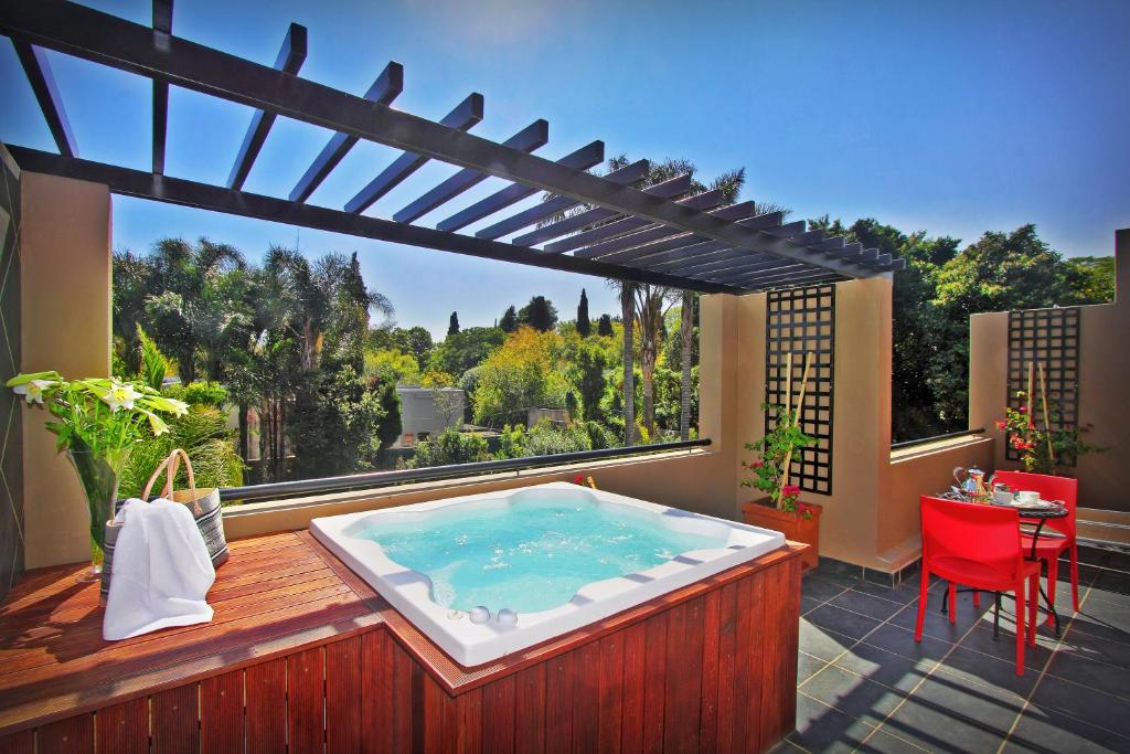 PropertyBaskett's tweet photo. The Residence
Location: Johannesburg
Price: Starts from R 11,473/2-night for 2 guests.
Popular facilities:  Room Services, Fitness Centre. Check out more details here https://t.co/tiiGypr4BX.
https://t.co/nuseGRtMFO

#drqwabe 
#stage5
#cabinetreshuffle https://t.co/93RYQdDdZS
