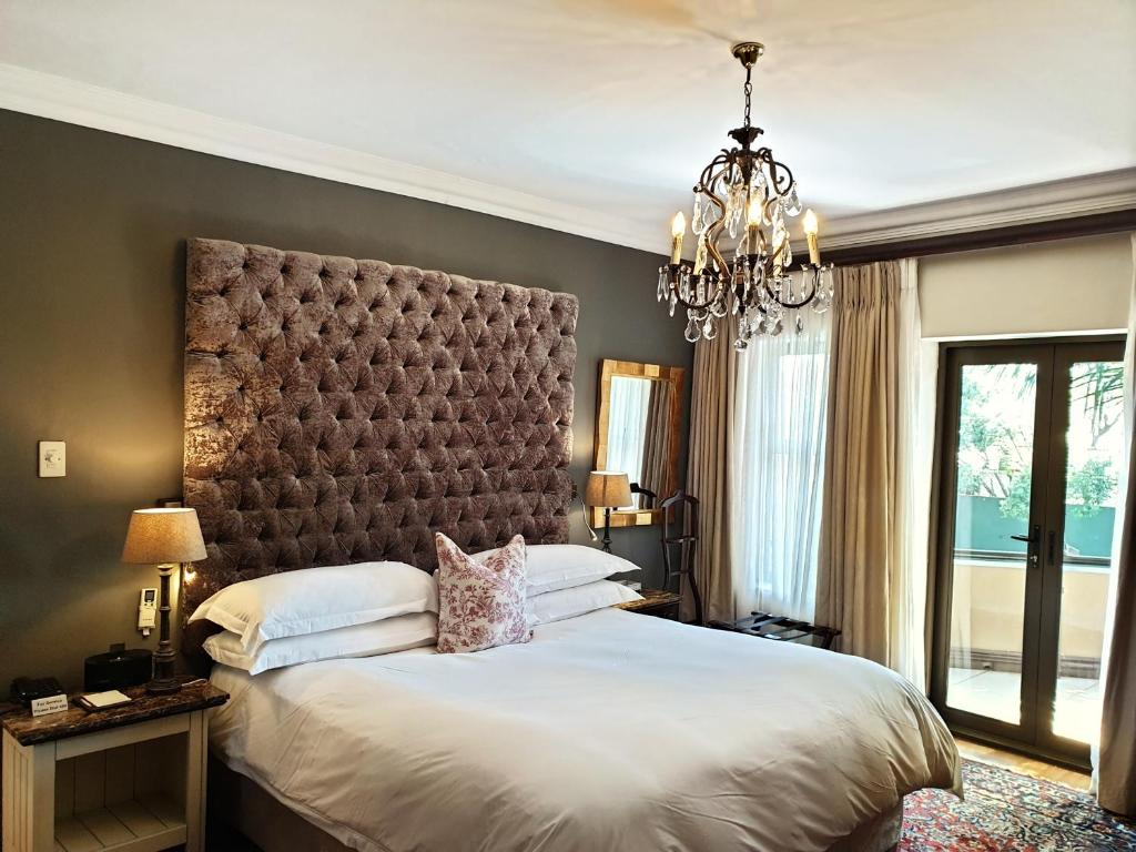 PropertyBaskett's tweet photo. The Residence
Location: Johannesburg
Price: Starts from R 11,473/2-night for 2 guests.
Popular facilities:  Room Services, Fitness Centre. Check out more details here https://t.co/tiiGypr4BX.
https://t.co/nuseGRtMFO

#drqwabe 
#stage5
#cabinetreshuffle https://t.co/93RYQdDdZS