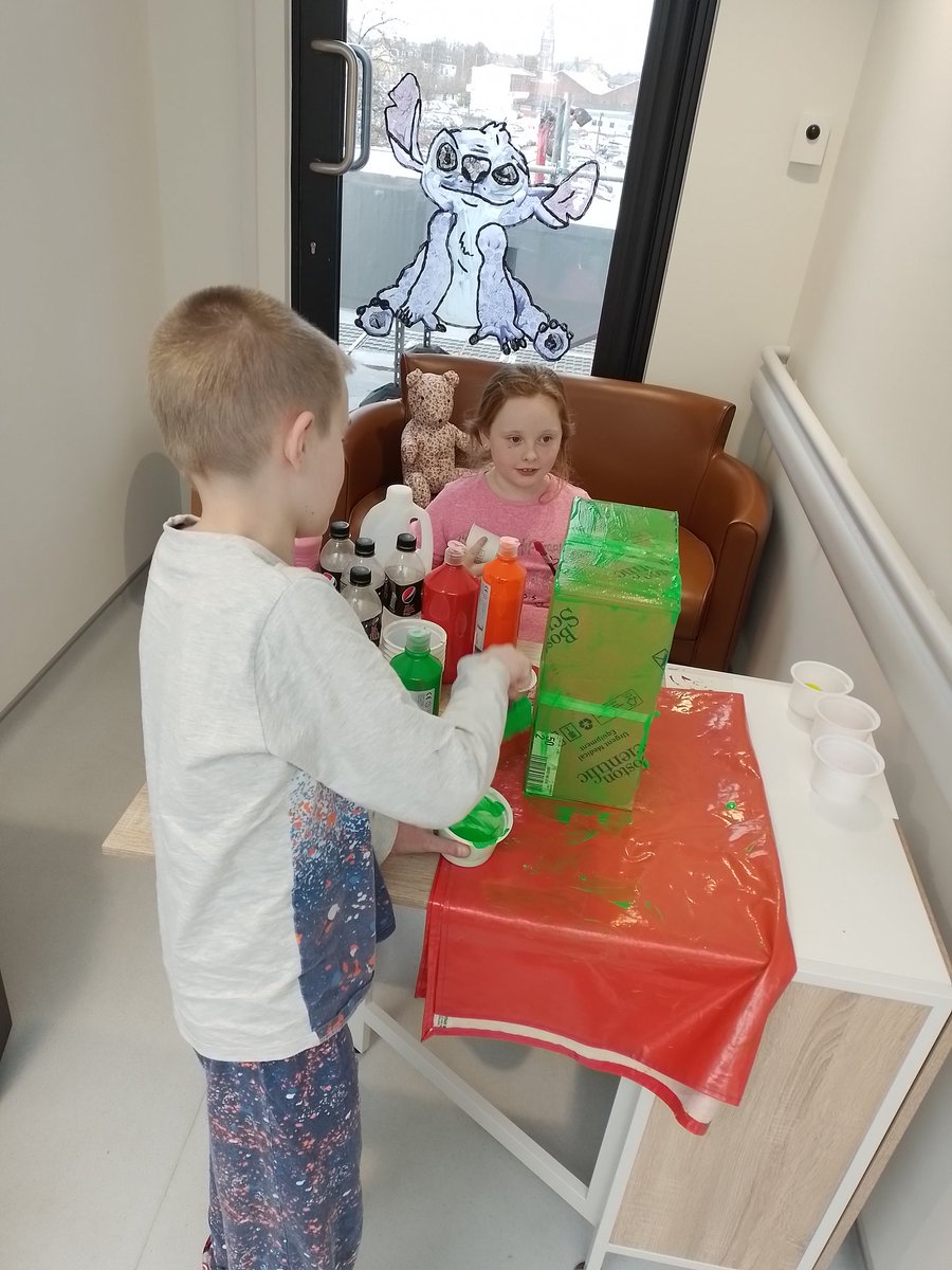 CentreSullivan's tweet photo. Rainy day crafting today, the patients have loved using the cardboard boxes to make a robot. #craftingthehoursaway #teamwork #gettingmessy https://t.co/LiAUtA3JmP