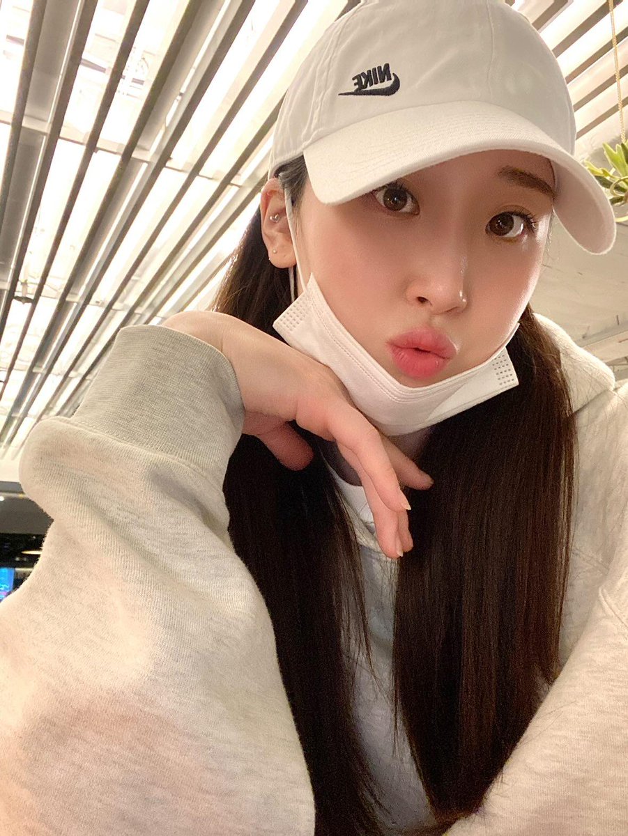 저도 공익을 위해 가져왔습니다
현건 팬미팅 셀카 포카의 고예림 셀카

장당 오백원 받으래요ㅋㅋㅋㅋㅋㅋㅋㅋㅋ
#고예림