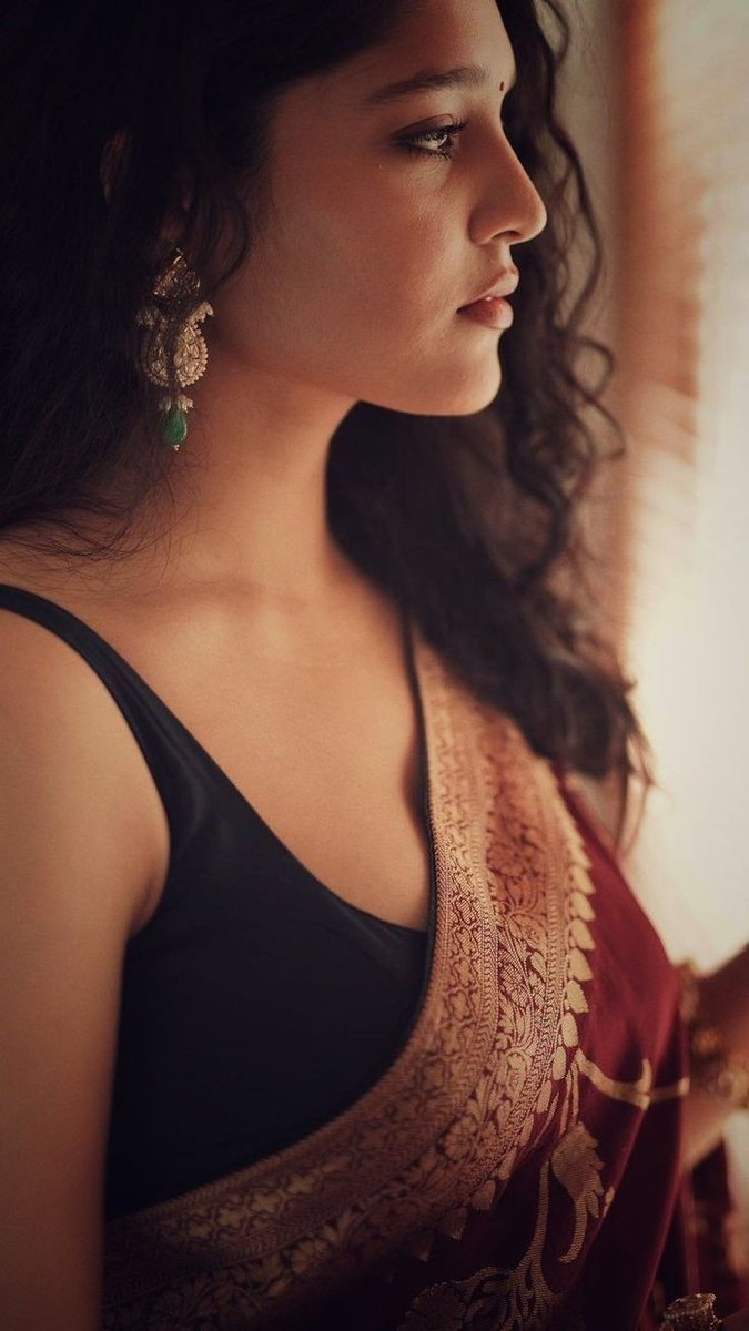 jyothii3213's tweet photo. தாலி கட்டிய கணவன் ஒக்க முடியாம இன்னொருவனை எனக்கு ஏற்பாடு செய்து என்ன�� அவனுடன் போனில் பேசி பழக வைத்து அவனுடன் என்னை கூட்டி கொடுக்க என்னை தயார் செய்து ரூமில் விட்டு விட்டு  வலியுடன் வெளிய அவர் செல்ல

அடுத்த நிமிஷம் உள்ளே வந்தவன் கல்லூரியில் நான் ஒரு தலையாக காதலித்த தோழியின் காதலன் https://t.co/rZYE5M67lw