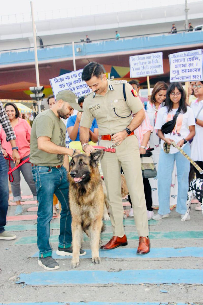 bidhannagarpc's tweet photo. 𝐏𝐞𝐭 &amp; 𝐒𝐭𝐫𝐚𝐲 𝐅𝐫𝐢𝐞𝐧𝐝𝐥𝐲 𝐇𝐨𝐥𝐢
To generate awareness and sensitivity against colouring pets and stray animals as it bothers them, a rally cum small awareness programme was organised by Bidhannagar Police Commissionerate near City Square, New Town. https://t.co/VpxUVUJ1t6