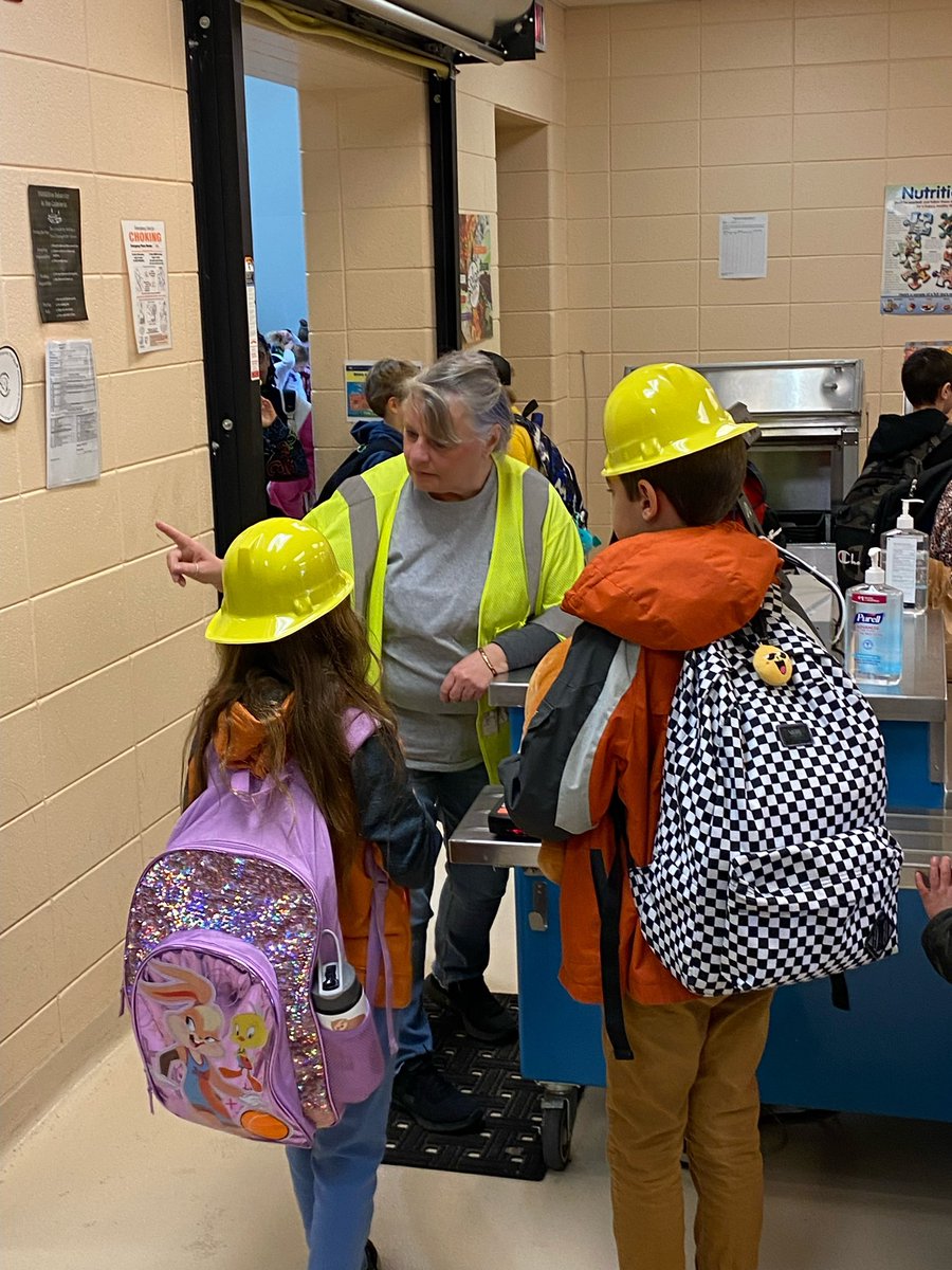 Students at @EES_Principal are sure digging #SchoolBreakfast this morning! Don’t forget- SMCPS has #freebreakfast this week for #NSBW23! @HealthyStMarys @MSDEnutrition @NoKidHungryMD
