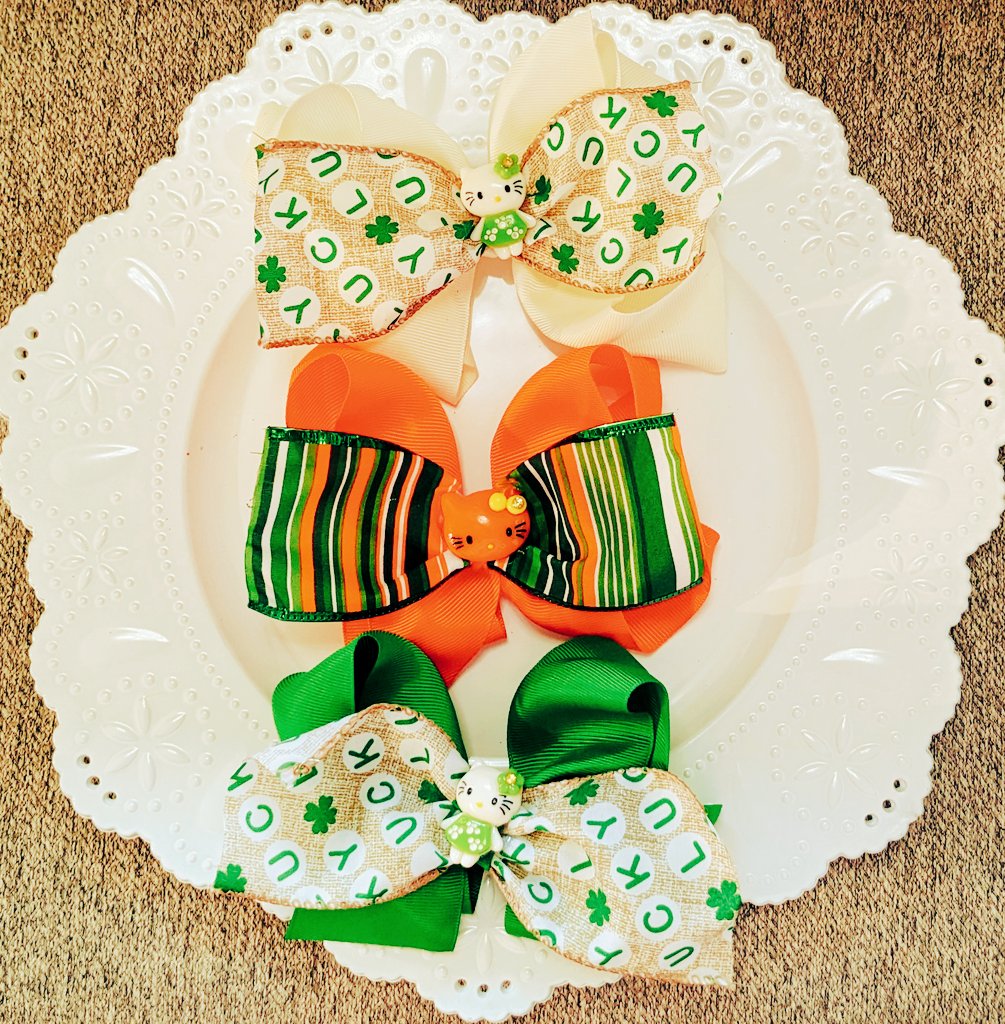 Thecraftkids's tweet image. March Hello kitty  💚
$8.99 Each Hair Bow #HelloKitty
#hellokittycollection #hellokittyfan #hellokittystuff #march #eastervibes