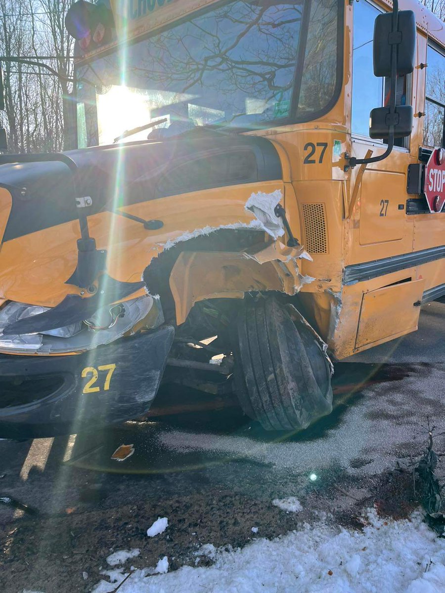 RockinghamAlert's tweet photo. (OOA) Berwick, ME *SCHOOL BUS ACCIDENT* Route 9 IAO Beaver Dam Campground - Motor vehicle crash involving a school bus and a passenger vehicle, 2 injuries reported, driver of the car and a student on the bus as a precaution, Route 9 is closed - 3/6 - 08:00 #Rte9 #BarwickME https://t.co/50reY4oLYS