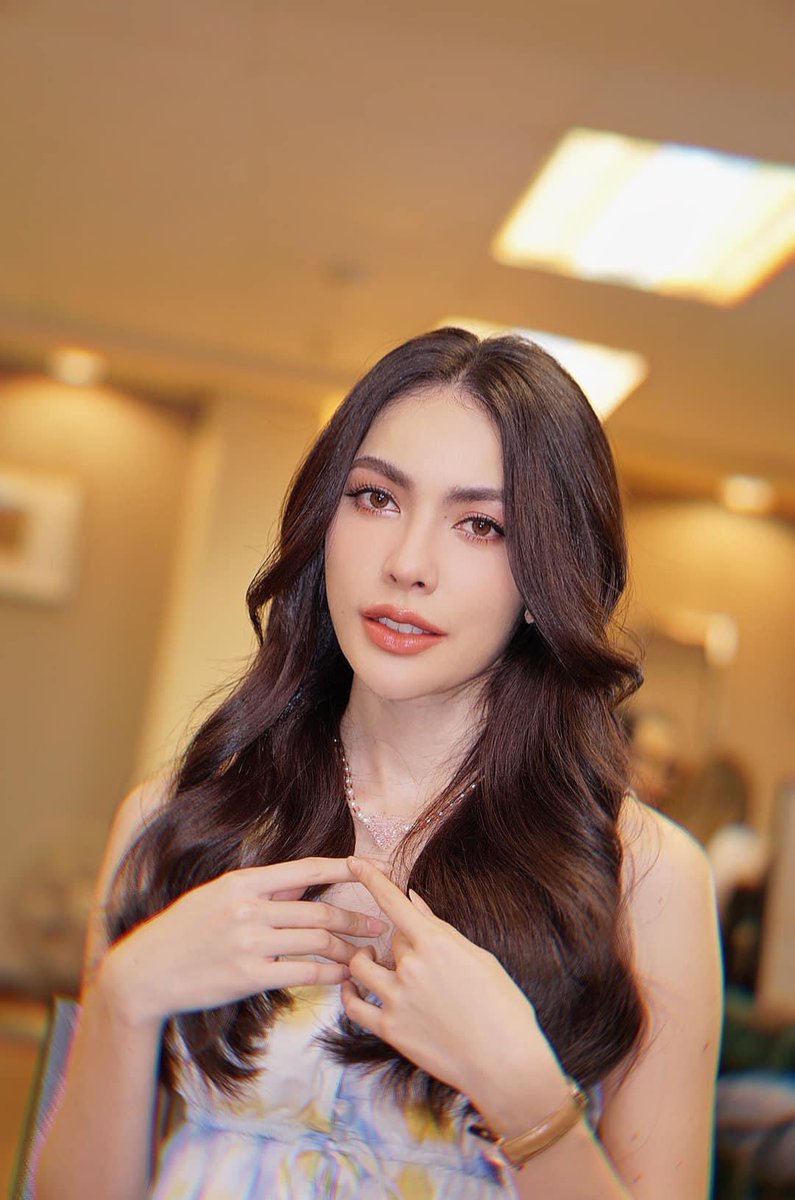 englot_16's tweet photo. Are you sure you’re not Angel? #ชาล็อตออสติน #CharlotteAustin https://t.co/Floa61G9tY