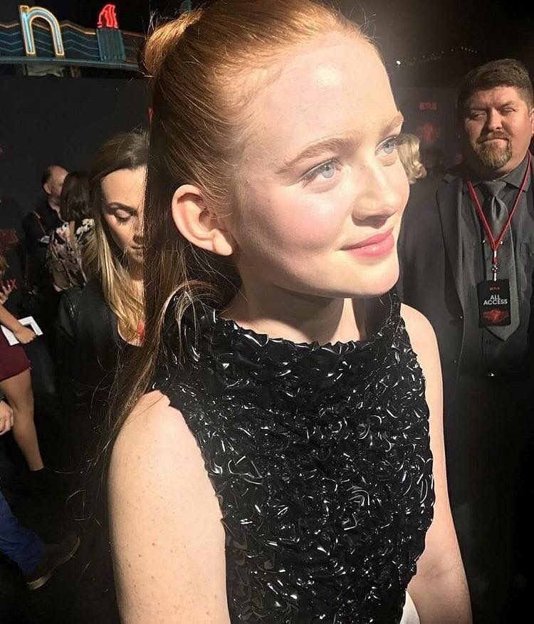 archivesillie's tweet photo. stranger things 2 premiere https://t.co/r56uSf8921