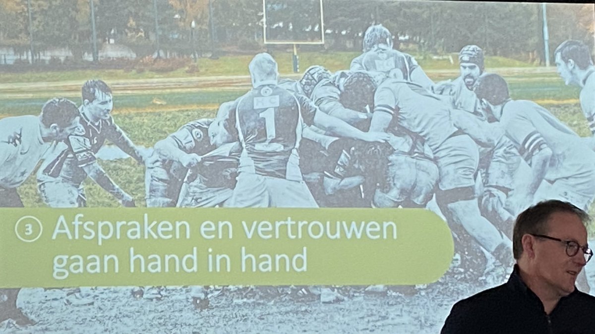 Voer de dialoog rond verzuim warm en zakelijk tegelijk. <a href="/bartteuwen/">Bart Teuwen</a> deelt inzichten rond verzuimbeleid en de belangrijke rol van leidinggevenden. 

Hoe? 

En ook: vermijd medicalisering. Wel waardering, motivatie en inzetbaarheid.

#vokawijzer

<a href="/VOKA_HC/">Voka Health Community</a> <a href="/VOKA_Metrop/">Voka Metropolitan</a> <a href="/MensuraGroup/">Mensura</a>