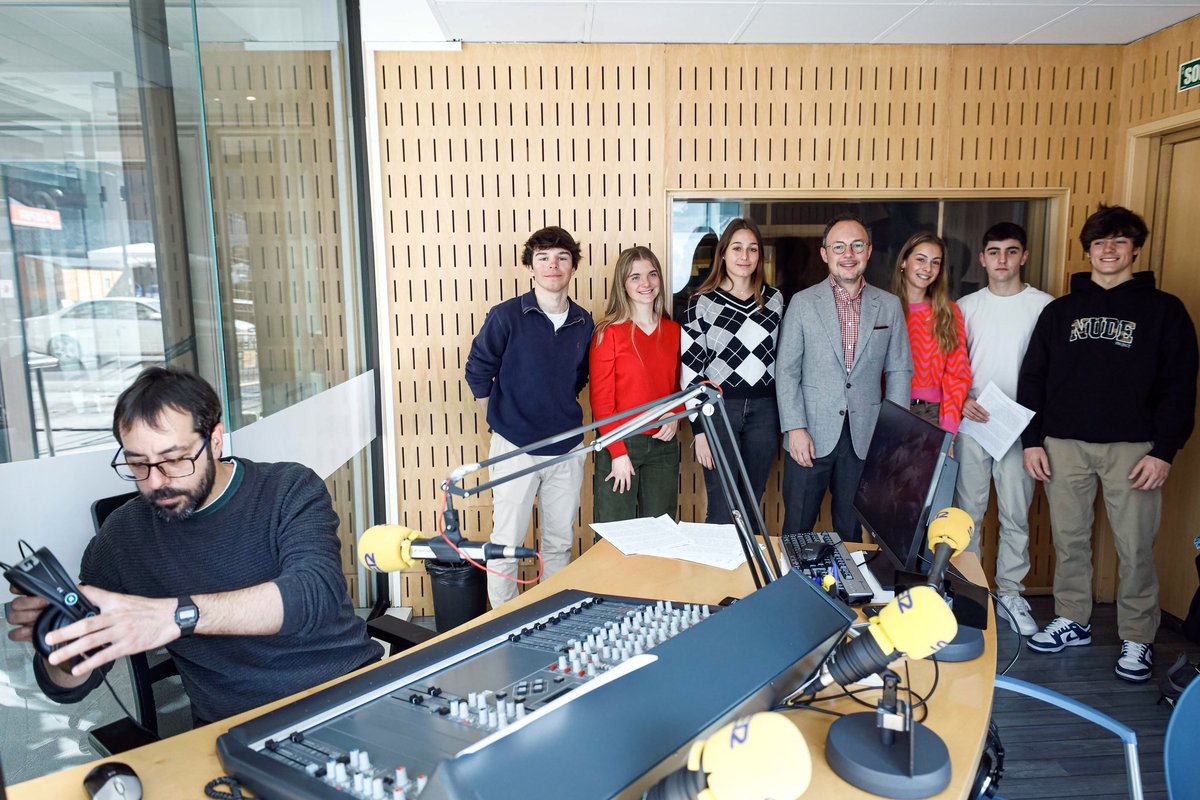 Deixar espai als joves perquè puguin establir un diàleg franc i transparent amb els polítics és cabdal. Avui he tingut el plaer de respondre a les qüestions dels alumnes de l’Escola Andorrana de batxillerat a @Ser_Andorra per al projecte <a href="/JuniorReportRED/">Revista Escolar Digital</a>.