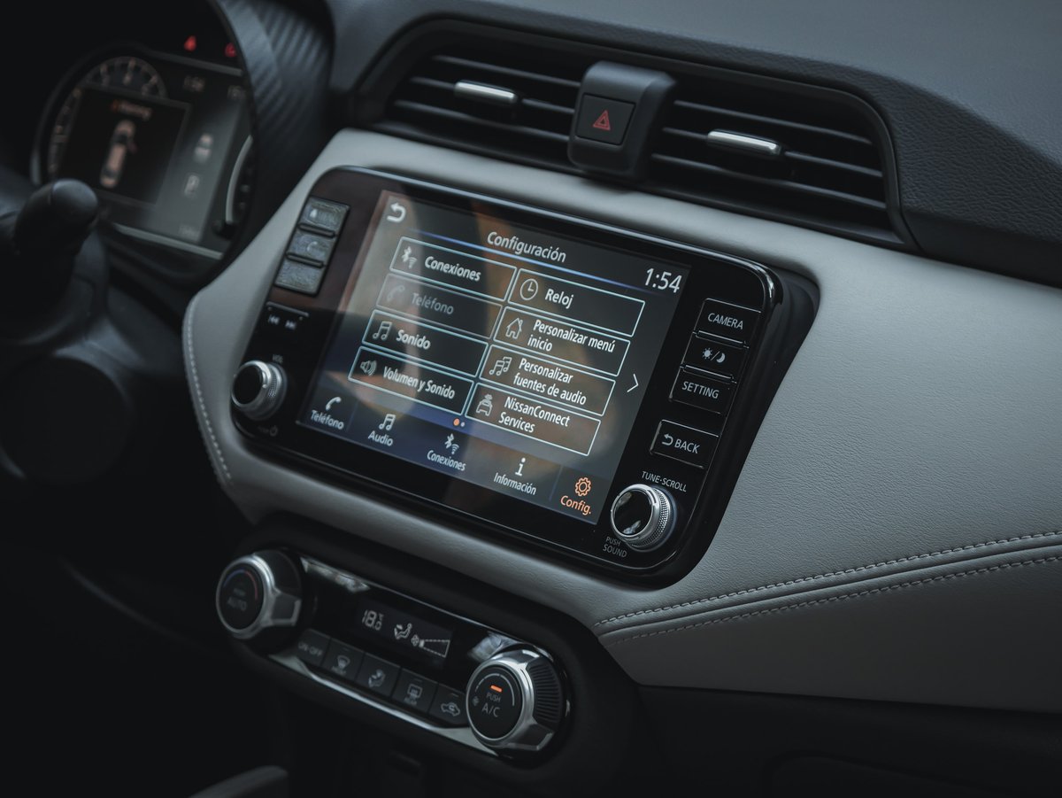 CarManiaMx's tweet photo. Versa se reinventa no solo para ser el mejor, si no para ser único como tú. #EstoEsNissan https://t.co/t83so1lq1M