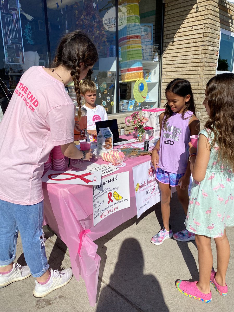 plsc_bcrf's tweet photo. Happy #makeastandmonday! Check out our incredible team in New Buffalo, Michigan making a stand to #bethend of breast cancer and support the INCREDIBLE work done by the @BCRFcure .๐ We challenge YOU to make a stand in your hometown!๐ค
#BeTheEnd #TurnItPink #PopUpStand https://t.co/QPWdhPVxtt