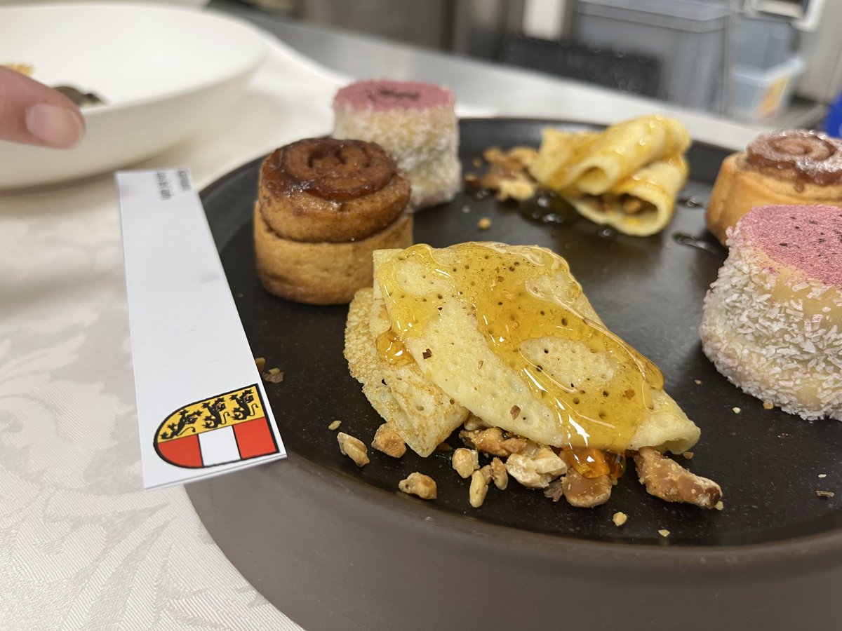 In unserem Fine. Dining. Restaurant H1117 lädt Küchenchef Dennis Katholnig und sein Küchen-Team zu einer kulinarischen Genussreise durch Österreich ein und überrascht mit regional-köstlichen Spezialitäten aus jedem Bundesland. 
#h1117 #finedining #höflehner #gourmetpension