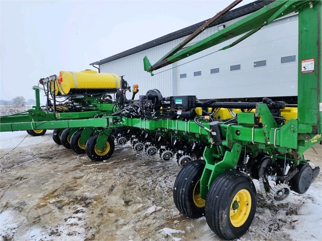performanceagin's tweet photo. Don't forget, the auction ends Wednesday for this @JohnDeere 1780! Pre-built with @PrecisionPlant this planter is ready to go to work for you! Click the link below!
https://t.co/jhW58aw3La
#SolutionsToGrowWith #Plant23 #Harvest23 #AgTwitter https://t.co/EnU42Pxc5A