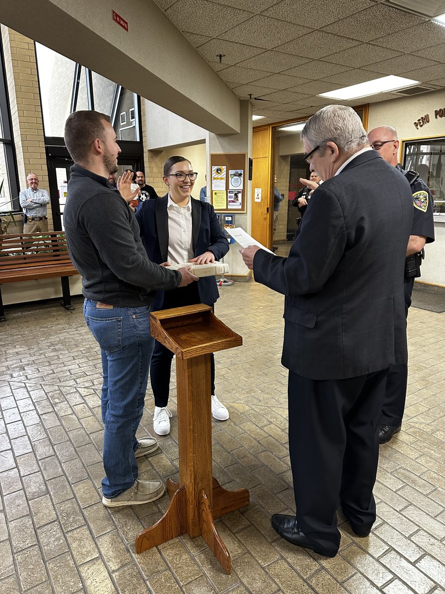PeruPd's tweet photo. Please join us in welcoming our newest officer, Mallory Grizzle. Mallory, 22, was sworn in this morning by Mayor Miles Hewitt and issued badge #Z121.
Mallory was joined by her parents, Tom & LeAnn, brother Taylor and her daughter, Amaya.
Congratulations, Mallory! https://t.co/1lN9VNIXAg