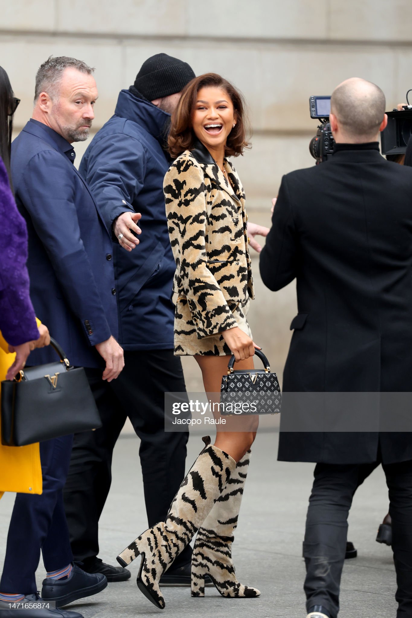 linda on X: Zendaya attending the Louis Vuitton aw23 show   / X