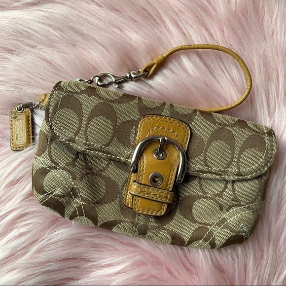 olsenlaura55's tweet photo. So good I had to share! Check out all the items I'm loving on @Poshmarkapp #poshmark #fashion #style #shopmycloset #coach: https://t.co/ImpjRpy5Tu https://t.co/bqSsB53h1l