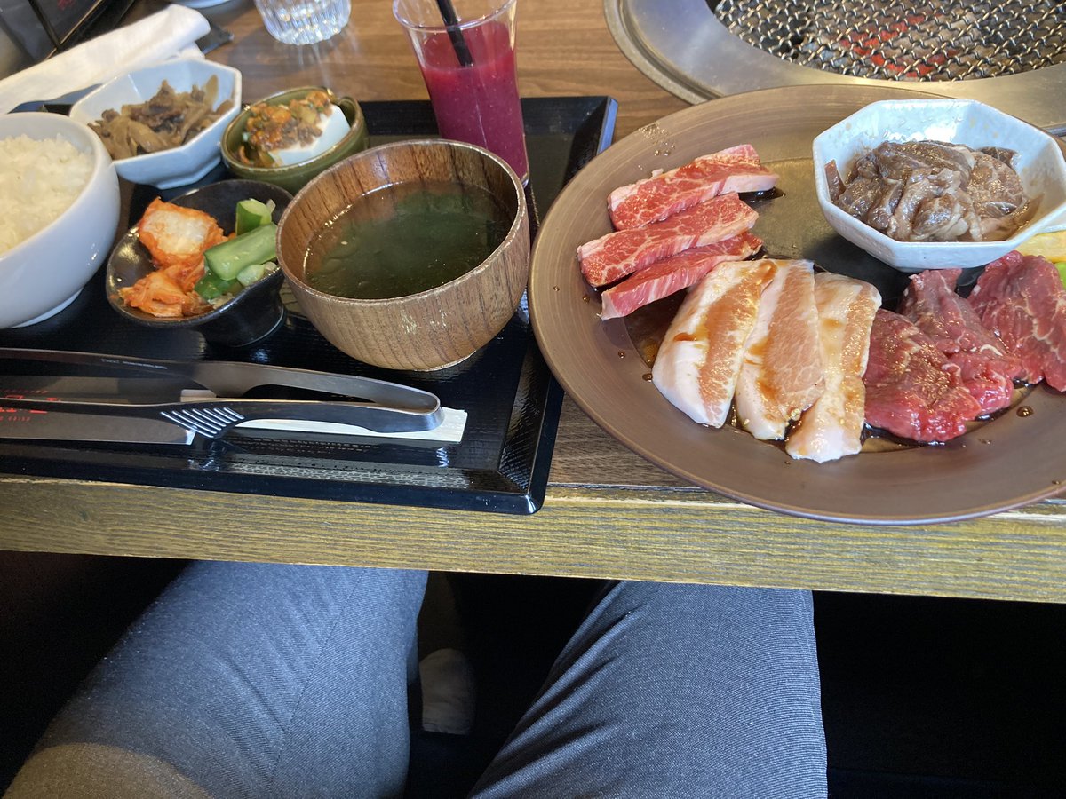 129Mackin's tweet photo. 3/6の減量飯。会社のボスが労いとして焼肉ランチ奢ってくれた。ご飯大盛りにしたおかげで夜まで腹減らなかったし、UBOUNDがしっかり跳べた。しっかり食べたほうが食べ過ぎ防げるかと。
朝:プロテイン、昼:トラジ、夜:焼きそば、間食:なし
#あすけん #トラジ #ダイエット #ぶっちゃけカロリー自信なし https://t.co/c6Vtl4dWG4