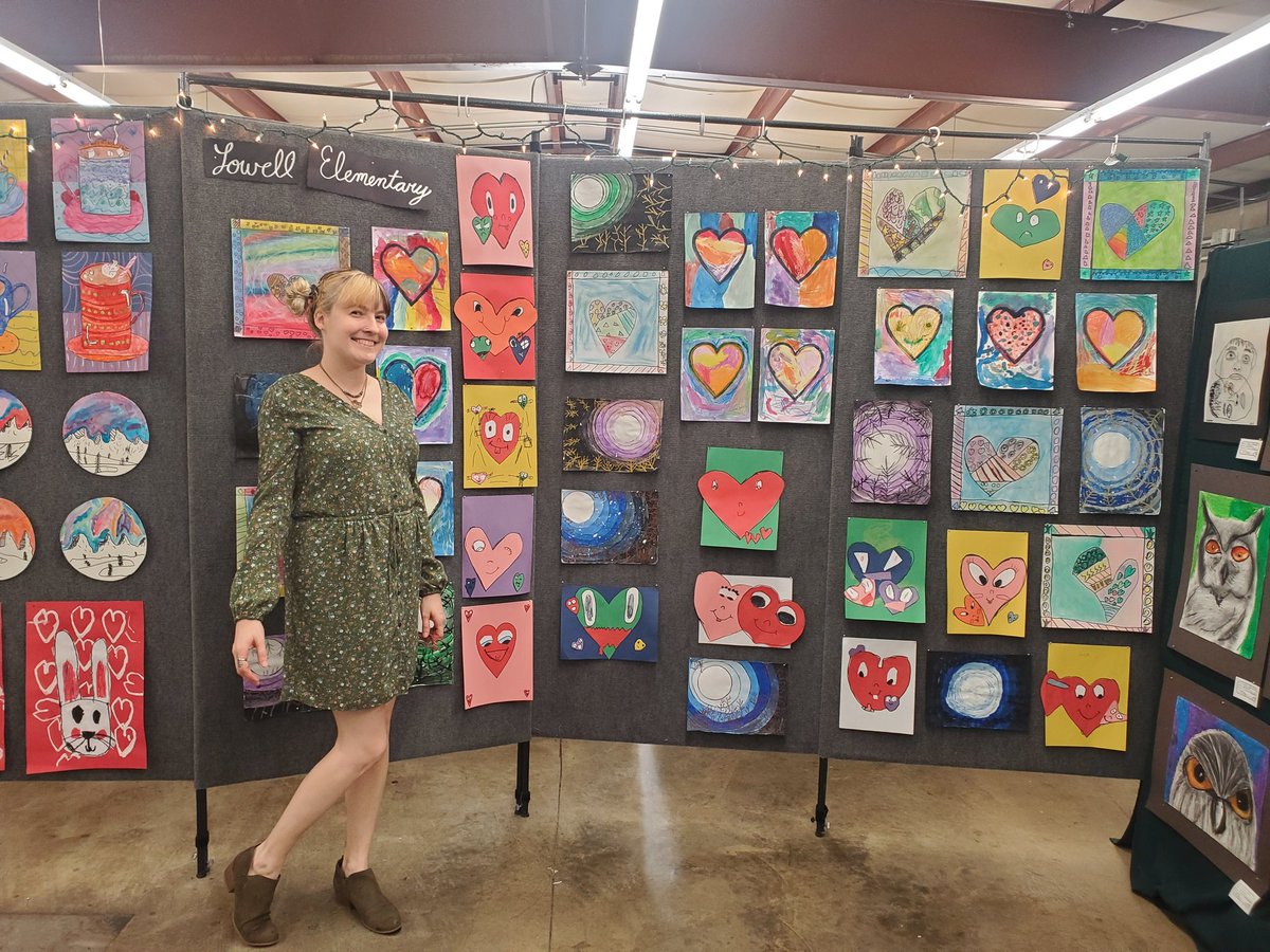 RYB_artroom's tweet photo. A shot from #artsonthegreenway show So in Love with Art! on Saturday  #lowellelementary #iteachart #gcsk12 https://t.co/u33TcNR9mx