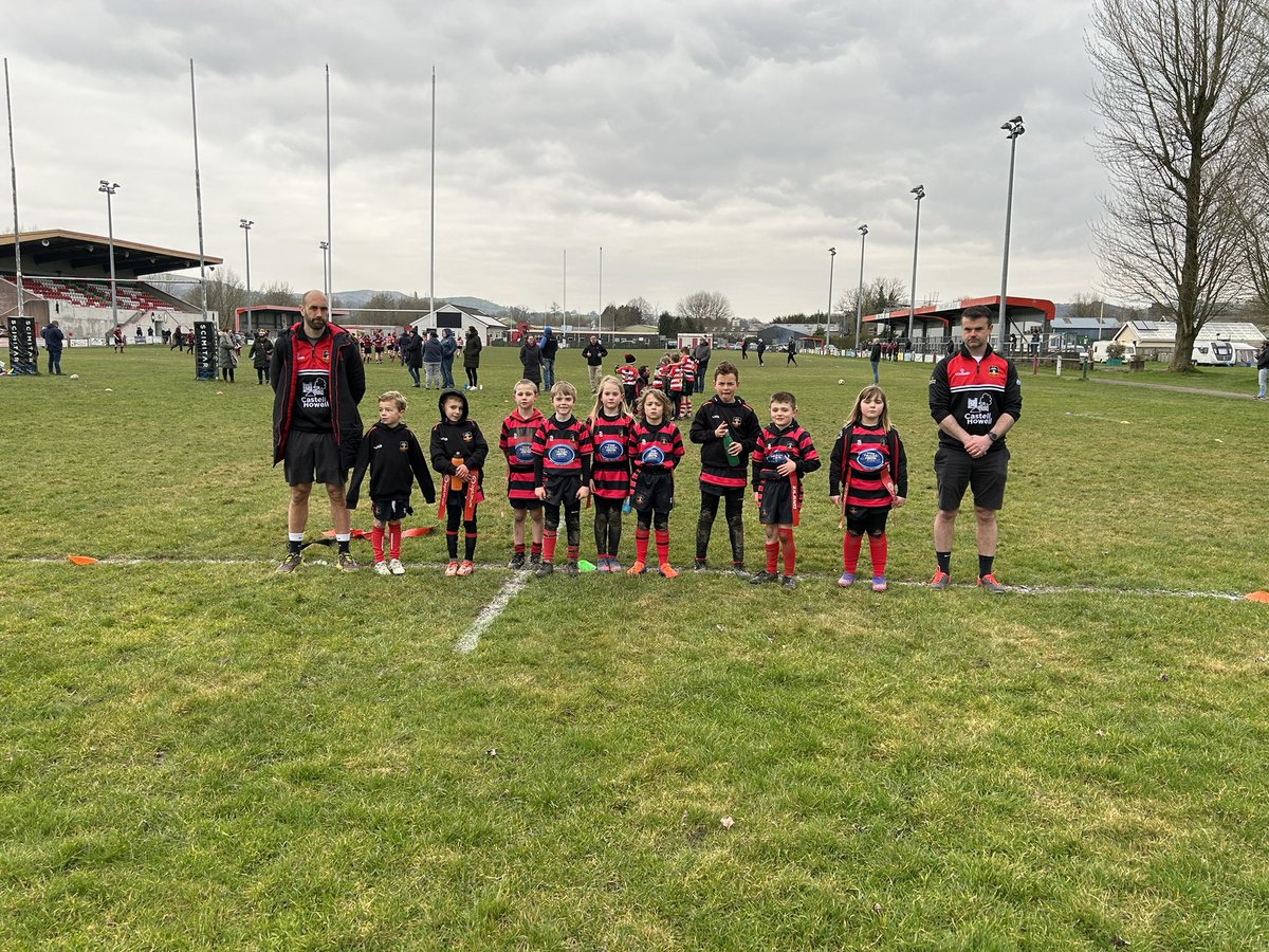 charliephilli12's tweet photo. Was a chilly morning on the pitch Sunday four our u8βs. Everyone did really well @CarmAthletic @TCWalesLTD @MikeDoyleComedy thanks to @llandoveryrfc for the warm food afterwards in the club #kitclub https://t.co/NscByiyDYN