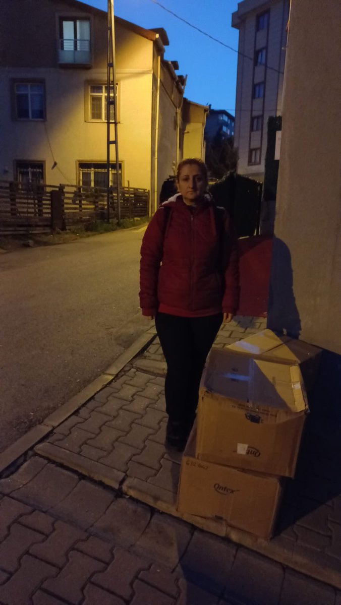 PendikTeskilat's tweet photo. Pendik İlçe Başkanlığı olarak Sosyal Politikalar Başkanımız Sn. Halime Kızılkaya ve Yönetim Kurulu üyelerimizle beraber ilçemizde bulunan Depremzede vatandaşlarımızın yanında olmaya devam ediyoruz.🧿🇹🇷
@alibabacan @erginsadullah @drerhanerol @ersindemir00 @Mustafa1yilmaz https://t.co/tCTuxZiEMo