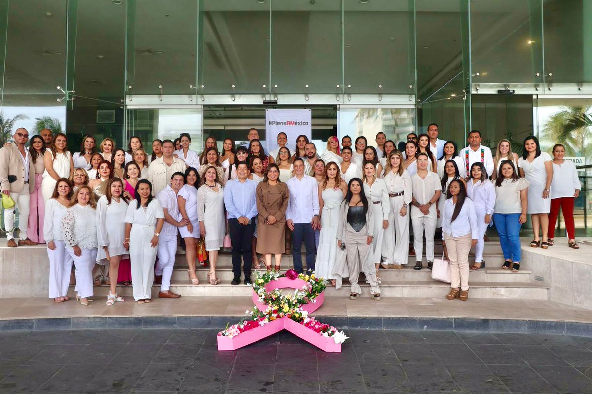 Compartimos con mujeres del puerto de Veracruz, apoyando la lucha contra el cáncer de mama. Gracias a mi amiga la Dip. <a href="/lorenapignon_/">Lorena Piñón Rivera</a>, a la Pdta. de Grupo RETO Veracruz, Georgina Cano de Ricarte y a Mariano Molina, por organizar este grato encuentro. #piensAMéxico 🇲🇽