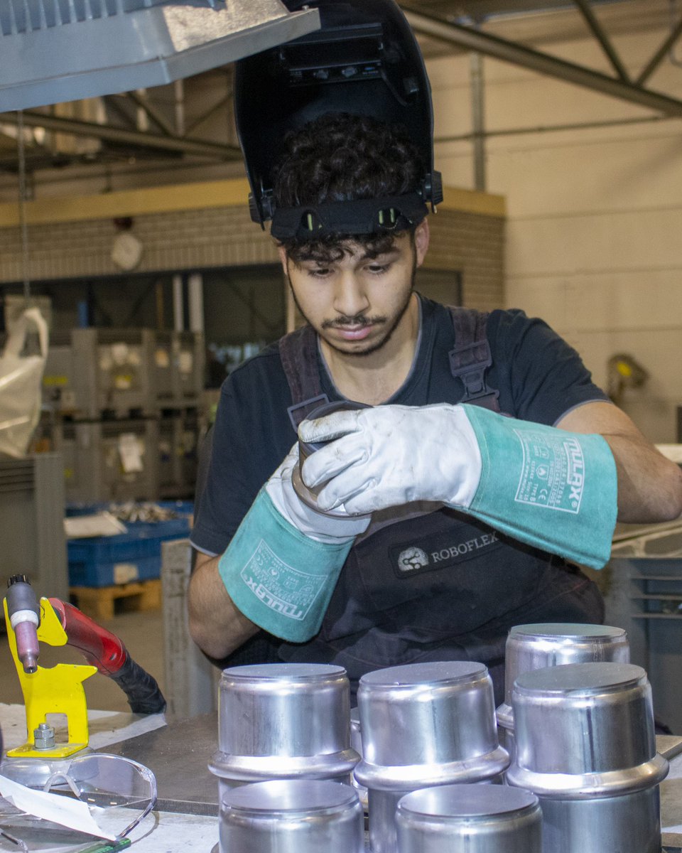 RoboFlexRobotic's tweet image. Bij Roboflex zijn we altijd blij om nieuwe talenten te verwelkomen in ons team. 🤖 We zijn dan ook verheugd om onze nieuwe stagiaires aan jullie voor te stellen: Bart, Ronnie, Sabri en Wim.

#Roboflex #nieuwetalenten #stagiaires #innovatie #teamwerk #teamwork #work #interschip