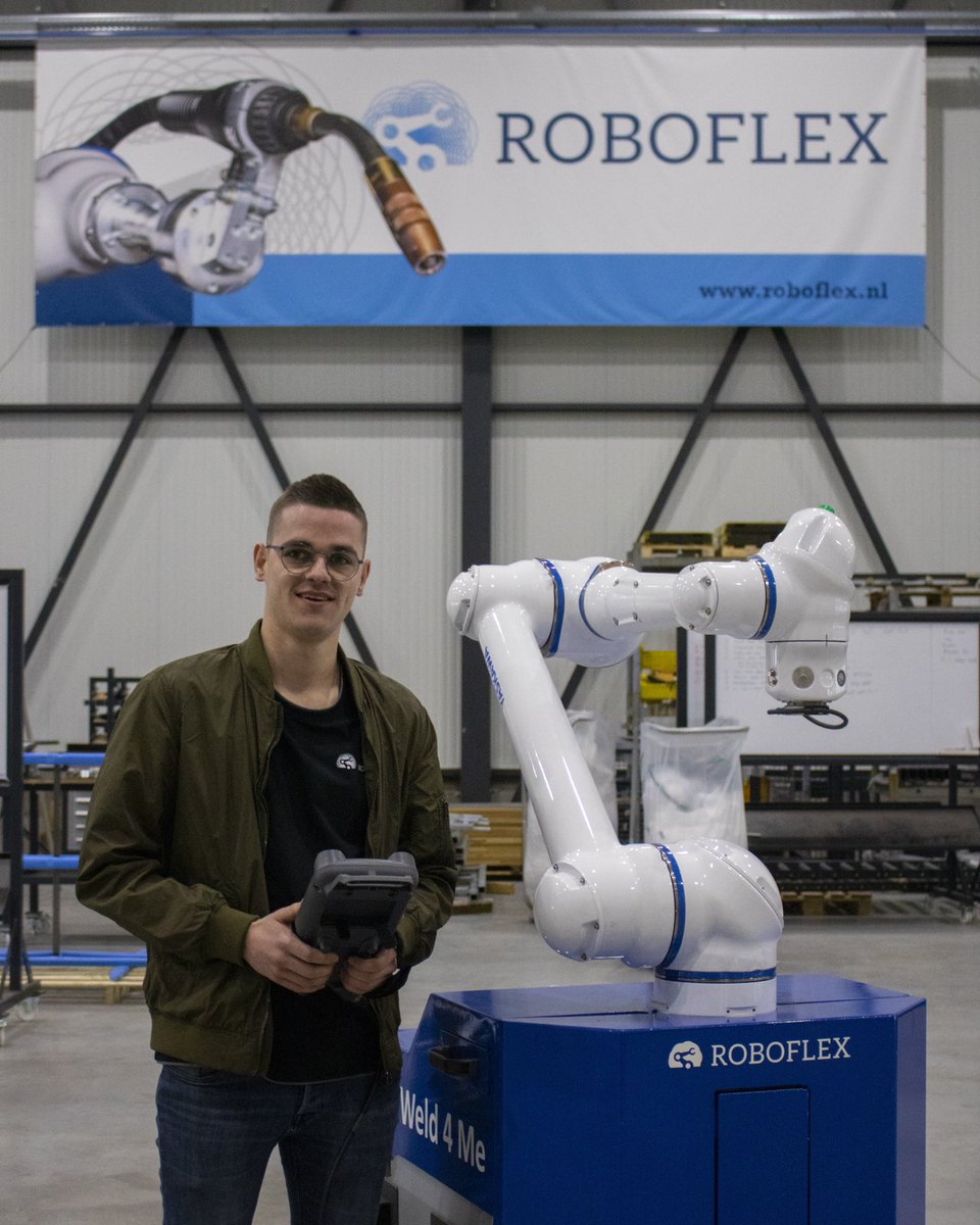 RoboFlexRobotic's tweet image. Bij Roboflex zijn we altijd blij om nieuwe talenten te verwelkomen in ons team. 🤖 We zijn dan ook verheugd om onze nieuwe stagiaires aan jullie voor te stellen: Bart, Ronnie, Sabri en Wim.

#Roboflex #nieuwetalenten #stagiaires #innovatie #teamwerk #teamwork #work #interschip