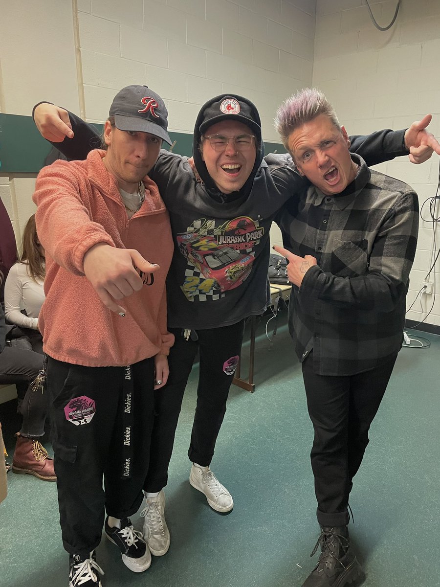 AVOID ⚡️ KICKS ASS tweet media