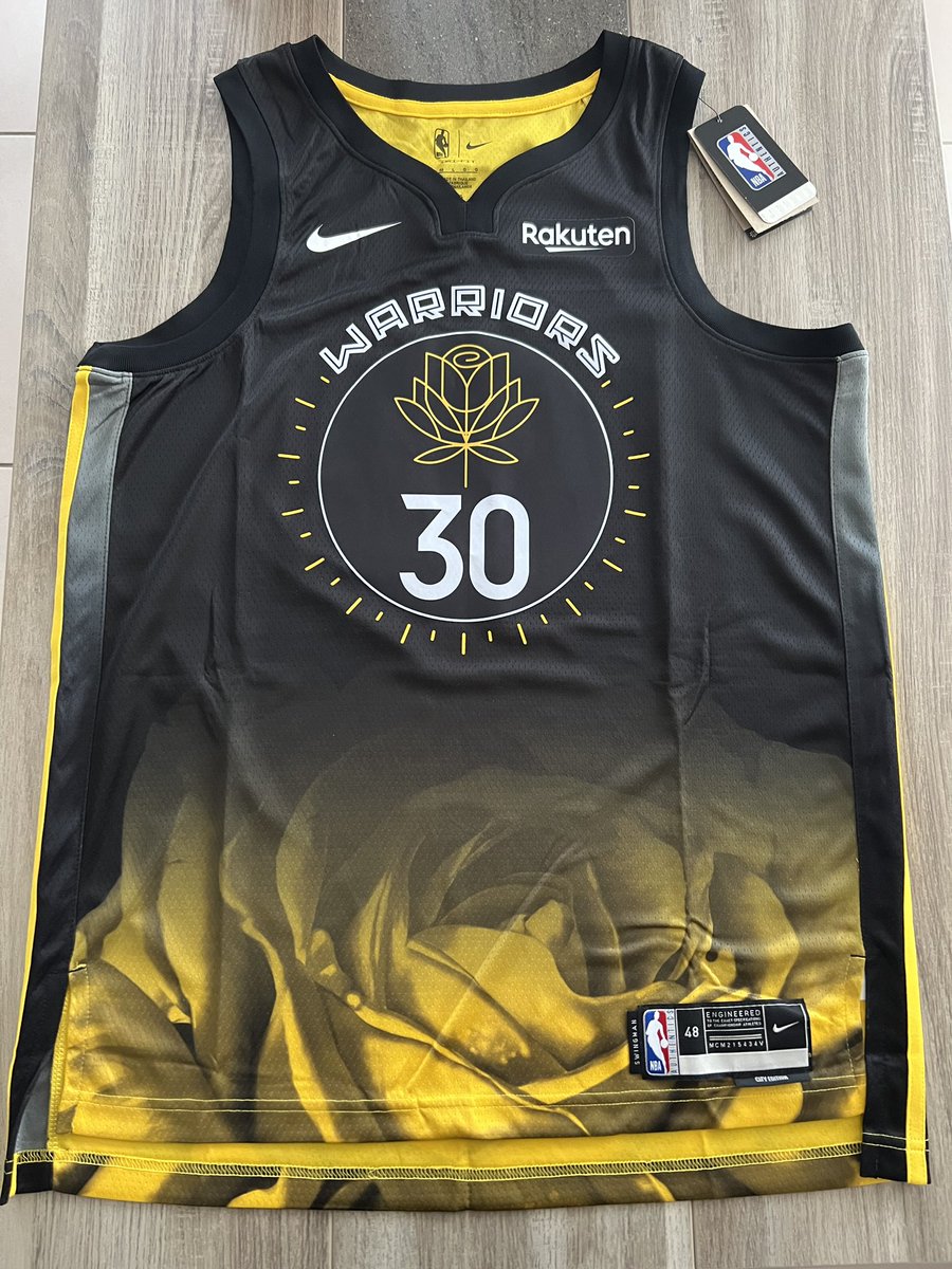 DubNationFr's tweet image. 🏀 CONCOURS 🏀

Ramenés tout fraichement de notre voyage à San Francisco, gagnez ce maillot de Steph Curry (il a même touché le parquet 😍) et le tee-shirt spécial Women's Empowerment Night 🔥🔥🔥

🔸Rt 
🔸Follow 
@TripDoubleUSA &amp;amp; @DubNationFr
 
TAS le 12.03
let’s goooooo