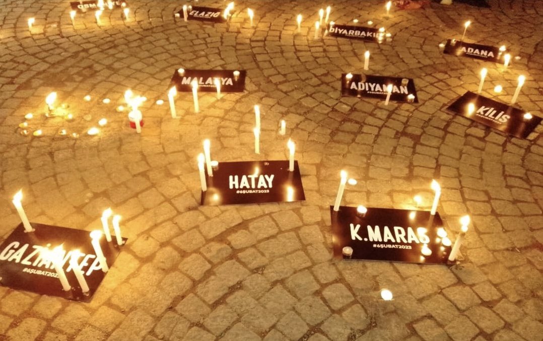 UmutSukranAydin's tweet photo. “Ayrıldık, ayrılık gibiydi,
Hüzünlendik, vedalaştık, veda gibiydi.
Zor da olsa özlem, özleyecektik
Özlemin özlem gibiydi.
Bir daha da dönmedin
Ayrıldık, ayrıldın, gittin.” 
n.aydın
Işıklar içinde uyuyun…
#Pencerende1MumYak 
#PencerendeBirMumYak https://t.co/fOoQtJ4EJD