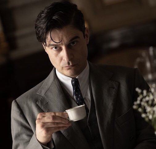 Tempo per il caffè e ci siamo😍😍😍
#ilcommissarioricciardi2 #IlCommissarioRicciardi <a href="/LinoGuanciale/">Lino Guanciale</a>