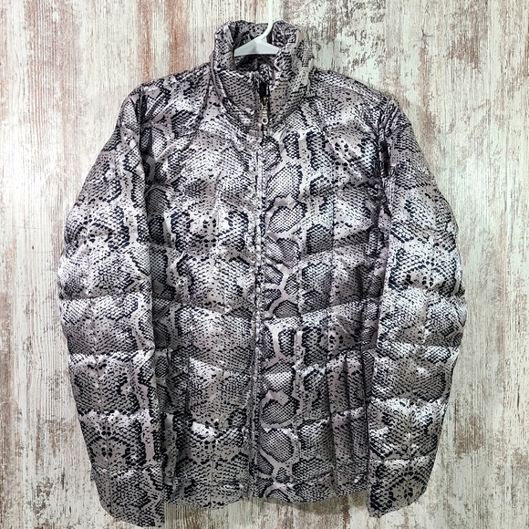 So good I had to share! Check out all the items I'm loving on <a href="/Poshmarkapp/">Poshmark</a> #poshmark #fashion #style #shopmycloset #dearfoams #nickelodeon #obermeyer: posh.mk/izMv8JAgXxb