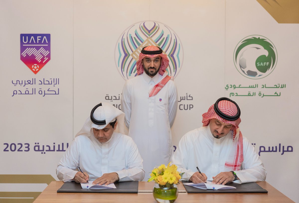 saudiFF's tweet photo. بحضور رئيس الاتحاد العربي لكرة القدم الأمير عبدالعزيز بن تركي الفيصل.

رئيس الاتح��د السعودي الأستاذ ياسر المسحل والأمين العام للاتحاد العربي الدكتور رجاء الله السلمي يوقعان اتفاقية استضافة الاتحاد السعودي لنهائيات #كأس_الملك_سلمان_للأندية 2023. https://t.co/51rU6d2tsd