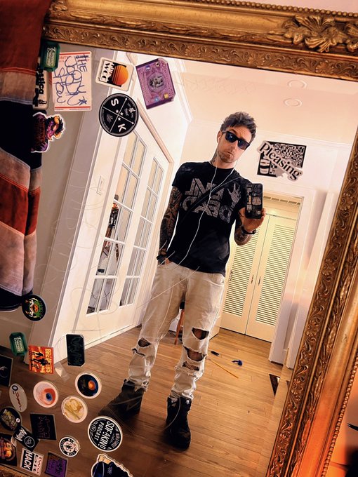 Mirror mirror in the flat, Make me as handsome as my cat https://t.co/NQaGAFlI1S<a href="/tag/whenwewereyoung"class="tags"><span>#whenwewereyoung</span></a><a href="/tag/whenwewereyoungfestival"class="tags"><span>#whenwewereyoungfestival</span></a><a href="/tag/wi"class="tags"><span>#wi</span></a>