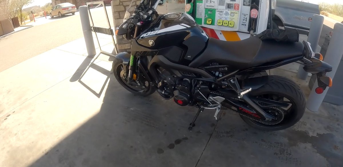 InlaidByEmma's tweet photo. She's thirsty 🙋‍♀️🏍 https://t.co/kKR7cJvPBh