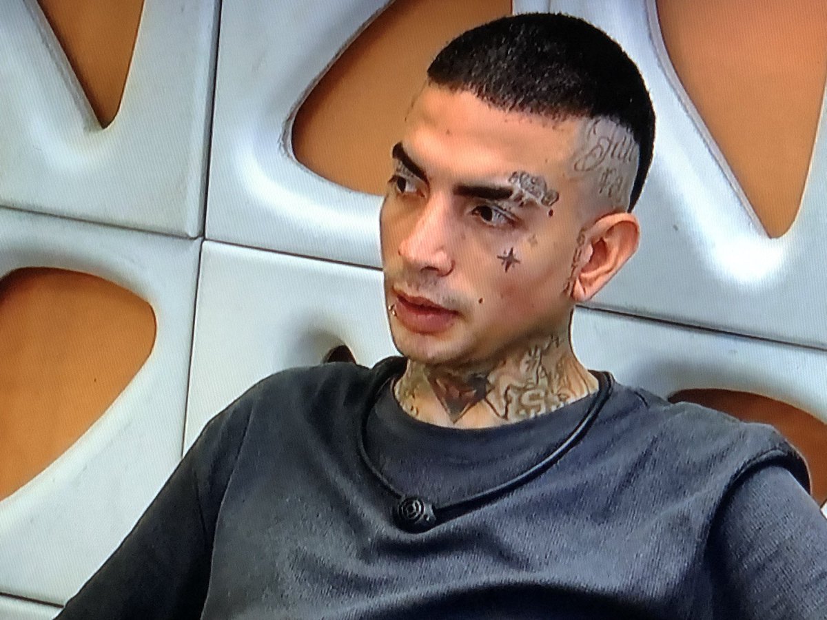 mimideboas's tweet image. Bruna: Já tô de saco cheio da Amanda, ela já tá de muito mimimi com essa história, não vou ficar justificando afeto pra ninguém. 

Guime: De coração, acho q vc tem q rever isso aí, acho q não é nem legal pro seu game lá fora. #BBB23