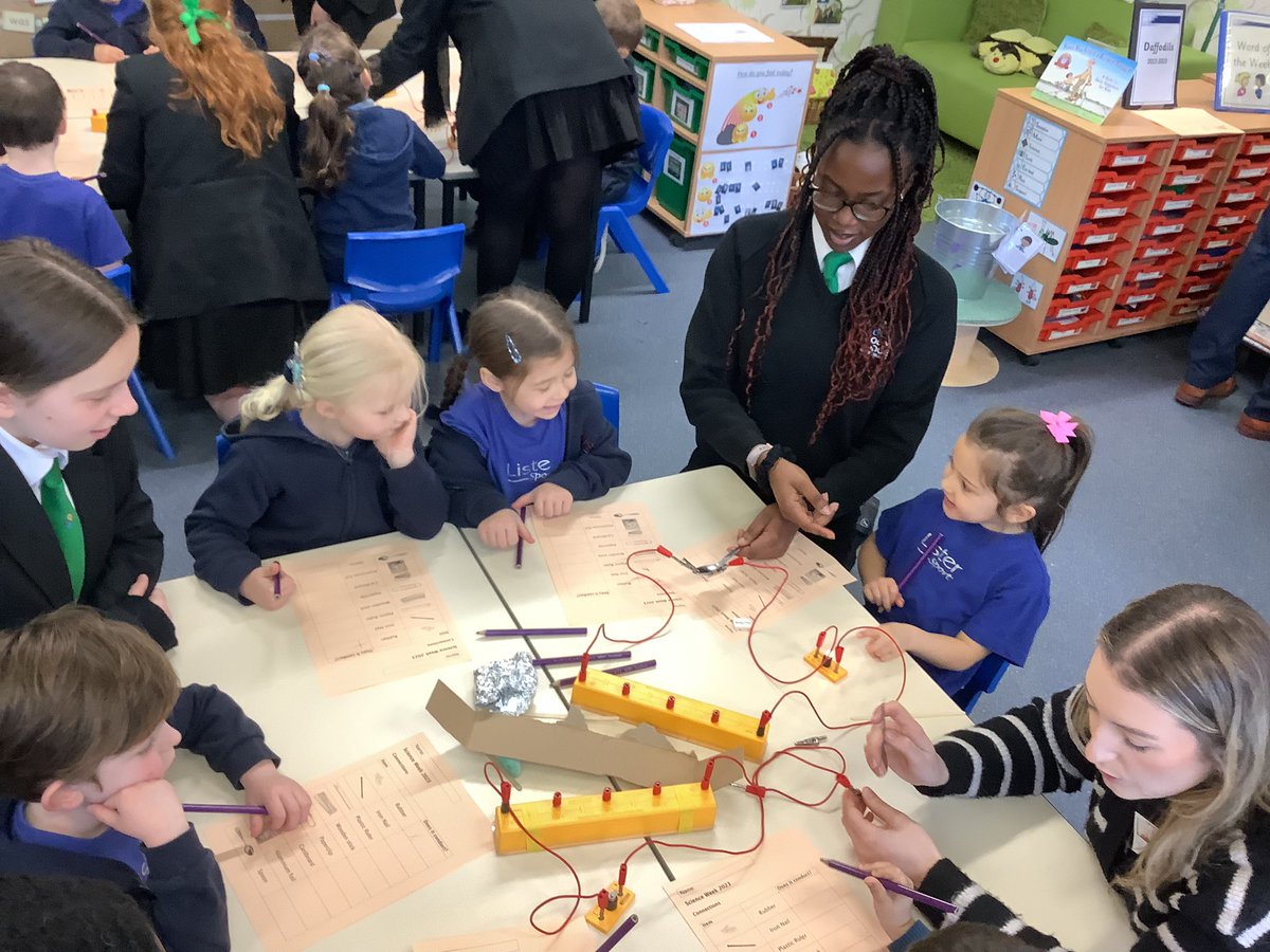 What a super start to #ScienceWeek. We loved exploring the theme of connections. We tested different materials to see if they made the bulb light up. Thanks Mr Merryweather and Y9. @HollyLodgeLiver 🔭🔬🧬👨‍🔬👩‍🔬