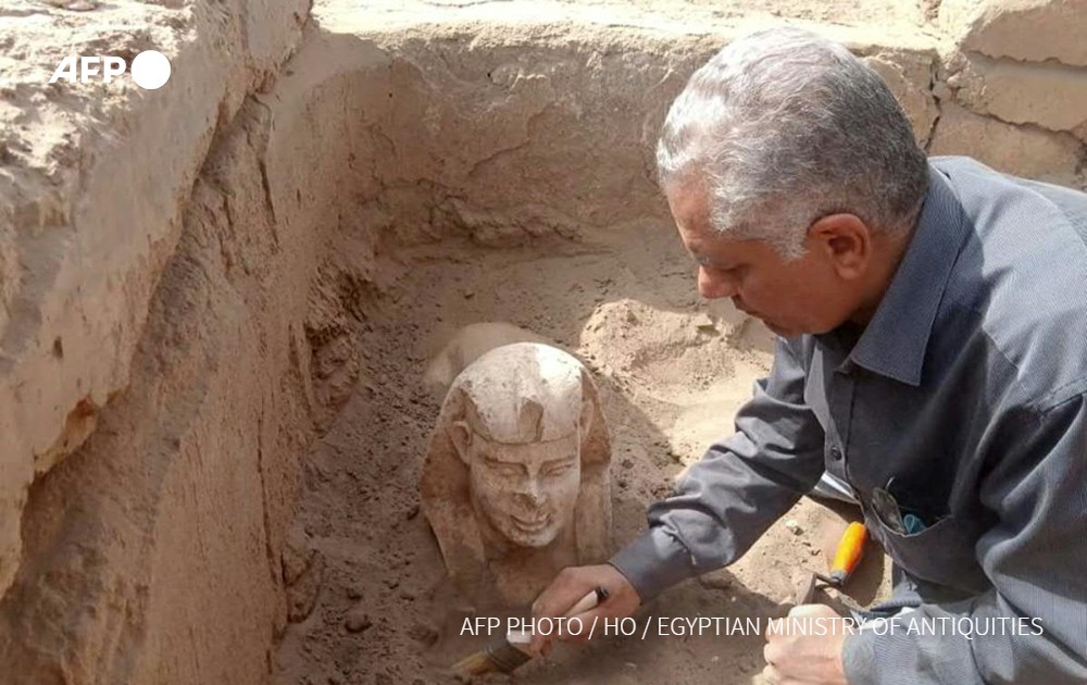 Archaeologists in Egypt have unearthed a sphinx statue "with a smiley face and two dimples" near the Hathor Temple, one of the country's best preserved ancient sites, the tourism and antiquities ministry announced Monday.

u.afp.com/inKR