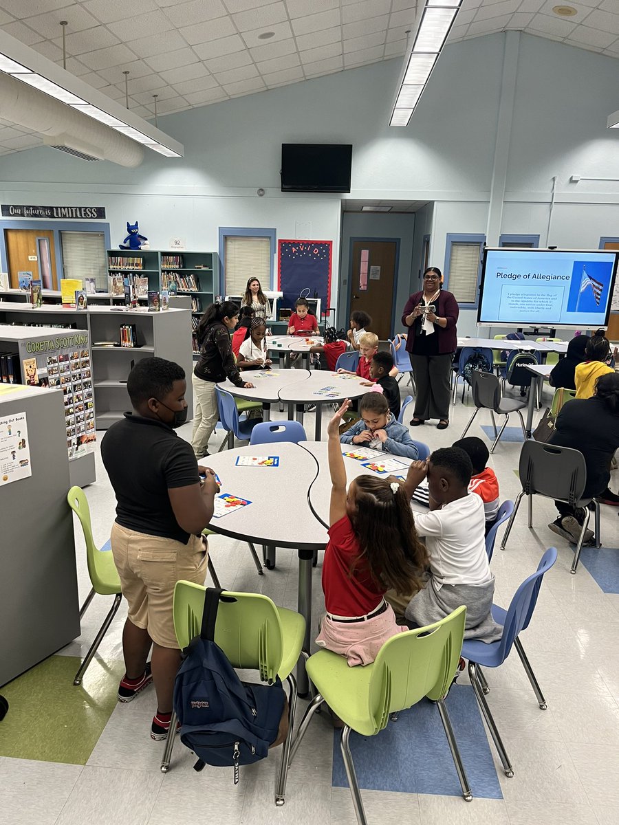 SeminoleTrails's tweet photo. Our AVID Scholars showcased collaborative strategies and presented to our parents at our monthly SAC meeting. Thank you @LgteachS for your leadership! https://t.co/FVsx1LHUN3