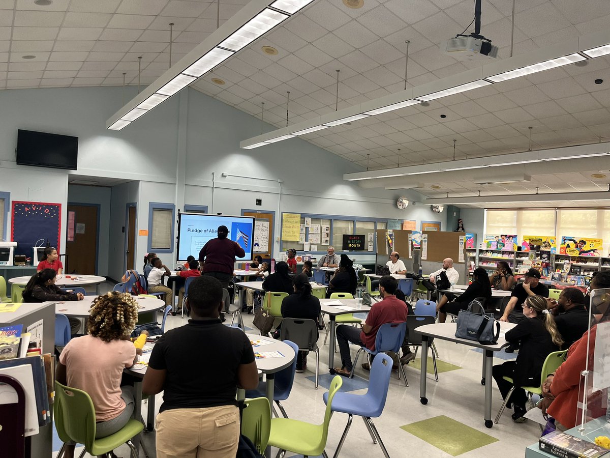 SeminoleTrails's tweet photo. Our AVID Scholars showcased collaborative strategies and presented to our parents at our monthly SAC meeting. Thank you @LgteachS for your leadership! https://t.co/FVsx1LHUN3