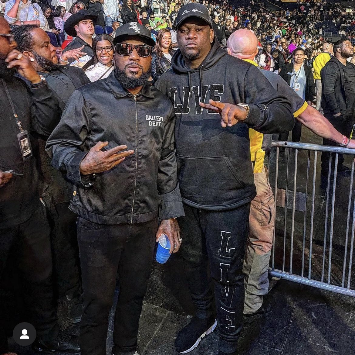 LiveAboveCO's tweet photo. ⛄️ Get it how you LIVE!
@iamDJFRESH in the Live Chenille sweatsuit on the legendz of the streetz tour

https://t.co/m8nwzedj6s https://t.co/fM2TYF53AQ