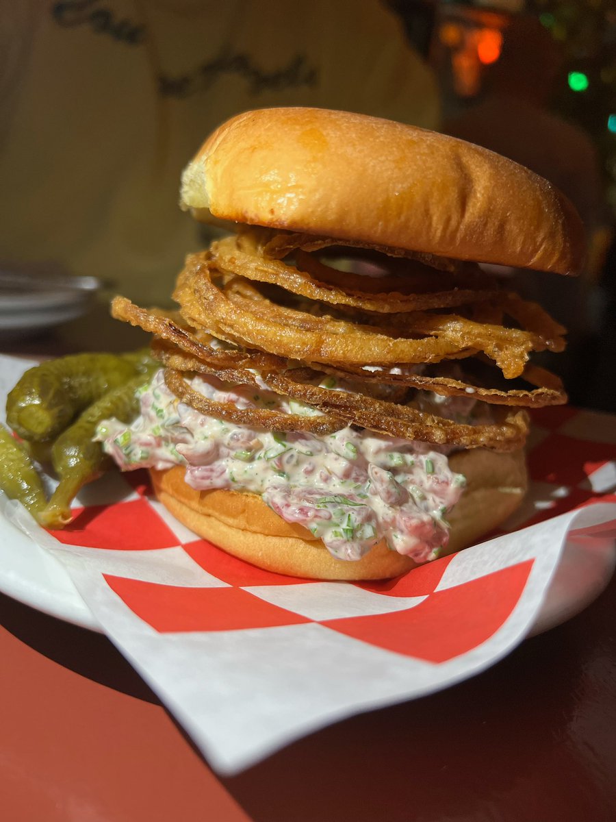 Ben Hundreds tweet media