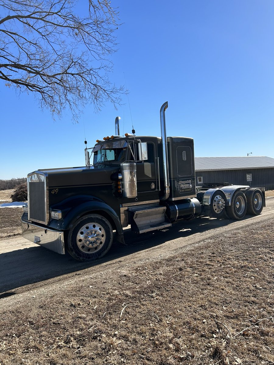 Got a nice W900 for sale. 1993 Kenworth W900 with a red top N14 motor. Out of frame overhaul done on it 30k miles ago w/ paperwork. 18sp tranny with 2 year warranty done 40k miles ago. Front suspension all replaced and U joints. Asking $90k for it. Has 2 or 3 line wet kit.