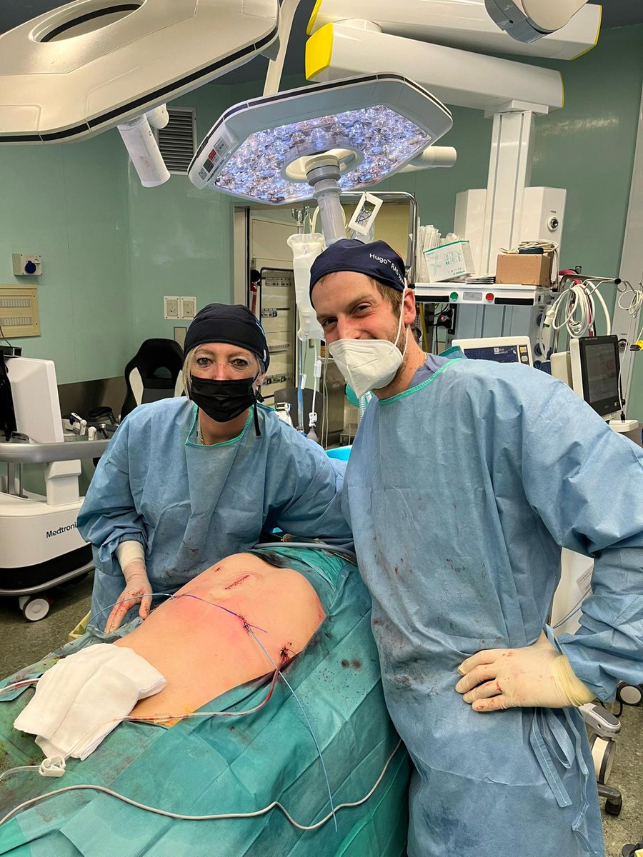 First Hugo <a href="/Medtronic/">Medtronic</a>  totally intracorporeal cistectomy and neobladder reconstruction by <a href="/bernardorocco73/">Bernardo Rocco</a> in Milan 🇮🇹 .
Not a bad way to start #EAU23 week!!! 

<a href="/Uroweb/">European Association of Urology (EAU)</a> 
<a href="/MariaChiaraMCS/">Maria Chiara Sighinolfi</a> <a href="/SimoneAssumma/">Simone Assumma</a> @TommasoCalcagn2 <a href="/ASST_PaoloCarlo/">ASST Santi Paolo e Carlo</a> <a href="/bernardorocco73/">Bernardo Rocco</a>