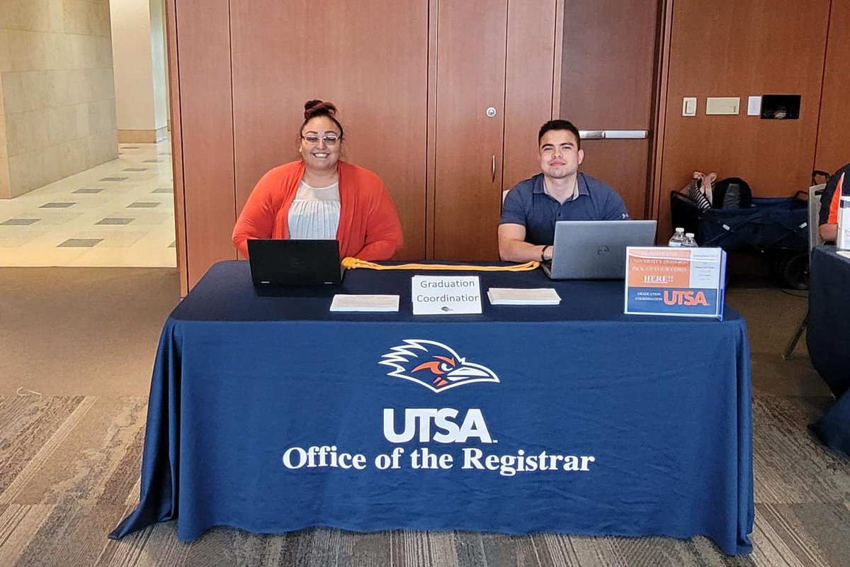 UTSAOneStop's tweet image. We're ready for you #UTSAGrad23! #UTSAGradFest is at the downtown campus TODAY from 2-6pm. See you there! 🎓 onestop.utsa.edu/gradfest
