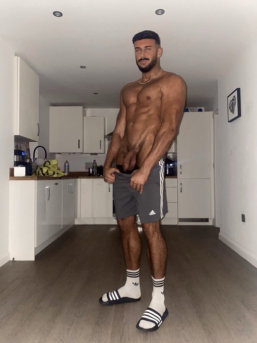 Can you get me hard?🧐😈 https://t.co/RRiG3tWAQo