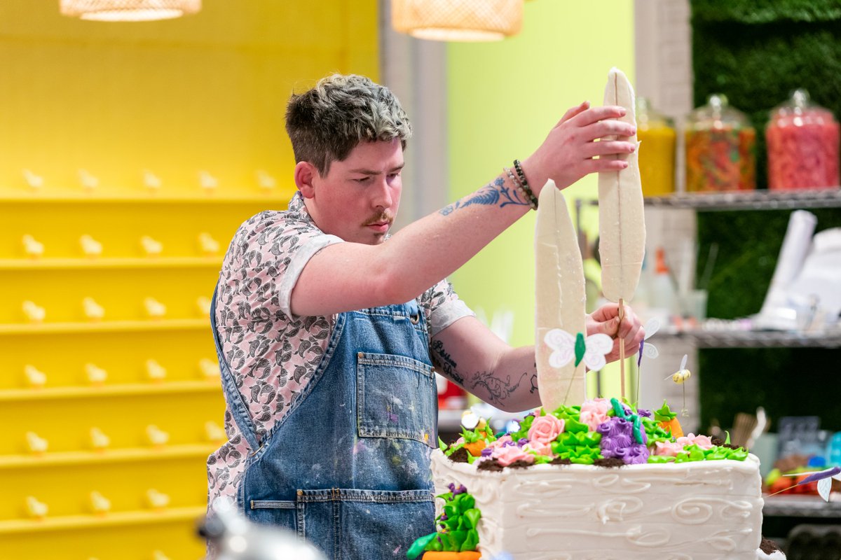 FoodNetwork's tweet photo. The bakers are rushing to complete their displays ⏰🐣 Soon, we’ll find out if the judges can successfully find the hidden Easter egg treats! #SpringBakingChampionshipEaster https://t.co/cnp3e2WKsE