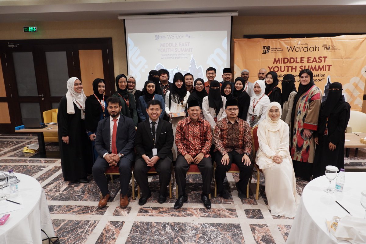 Attended Middle East Youth Summit 2023, 28/02-04/03 in Makkah KSA, on the subject of "building world civilisation with islamic brotherhood" Signed MOU <a href="/ybbfoundation/">youthbreaktheboundaries</a> Chief Guest  Amb. Eko Hartono Permanent Representative of Indonesia to <a href="/OIC_OCI/">OIC</a>  <a href="/THSI2020/">The Human Security Institute</a> <a href="/DGTHSI/">Rafique Ahmed QURESHI</a> <a href="/ZEKAB_Official/">ZEKAB Group</a>