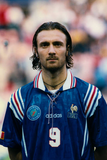 Footballtweet's tweet photo. 🎙️ Christophe Dugarry on Neymar: "I can't watch him anymore. I can't do it anymore. I find him unbearable in his dribbling, in his attitude. I don't want to see him on the pitch anymore. He tires me." https://t.co/2dmCZECVZx